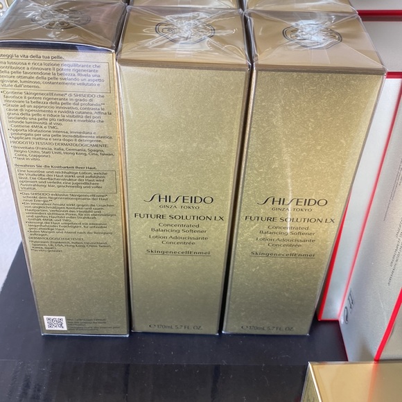 Shiseido Future Solution LX Concentrated Balancing Softener - 170 mL - - Picture 4 of 4